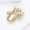 New European and American Christmas gloves, brooches, best-selling water diamonds, hand-dripping oil brooches, suits, overcoats, clothing accessories Application Scenario